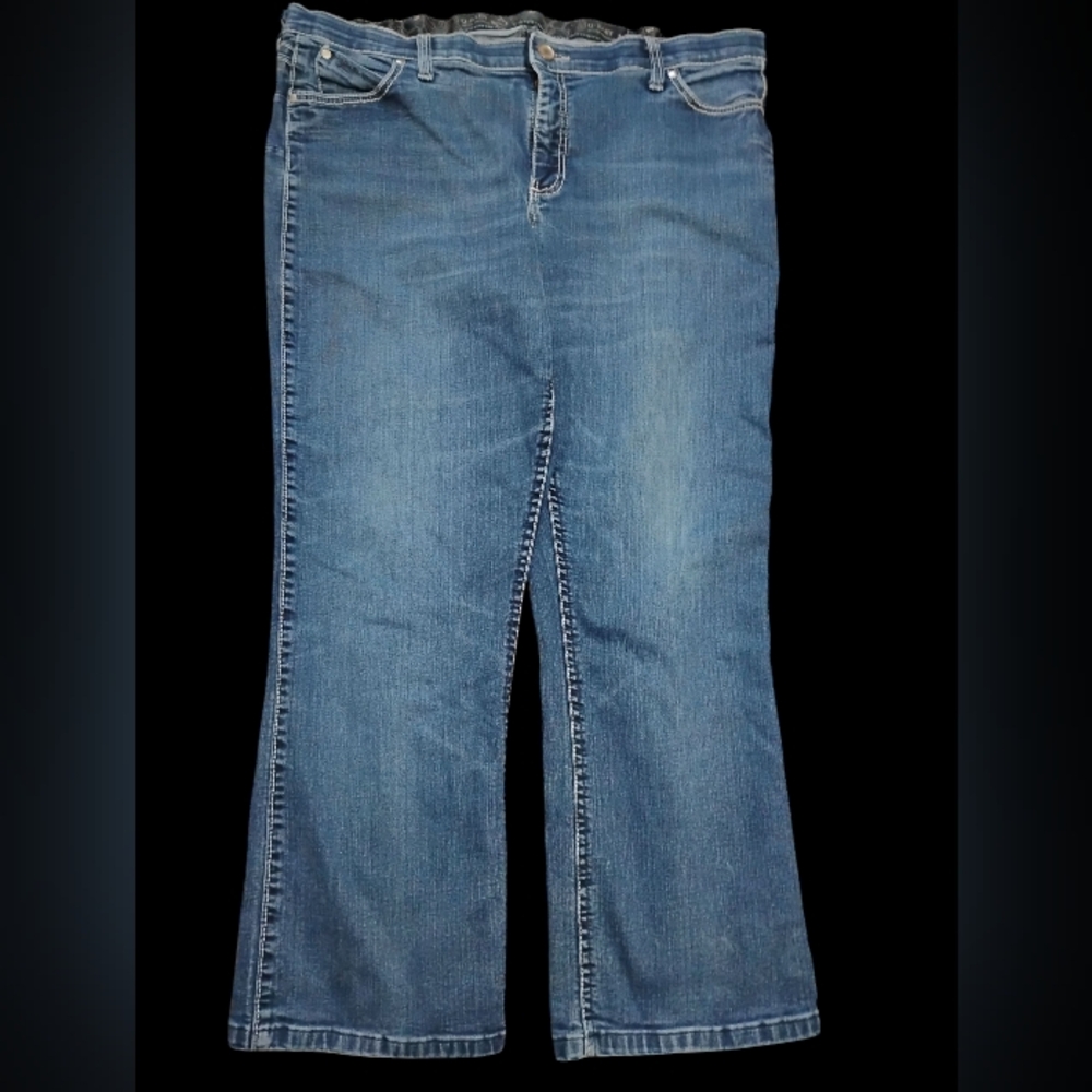 Classic Women's Wrangler Blue Boot Cut Jeans with Faded Denim - Picture 3 of 6